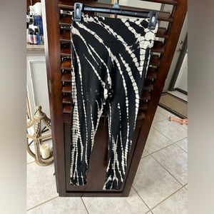 Womens Tie Dye Leggings NWT Black & White Soft Pull On Casual Kokomo unlimited